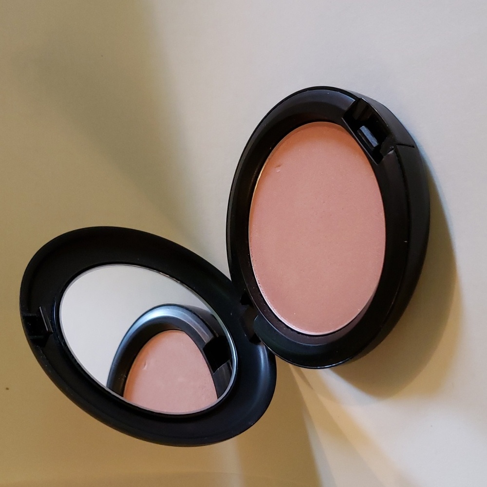 MAC Shell Pearl Beauty Powder